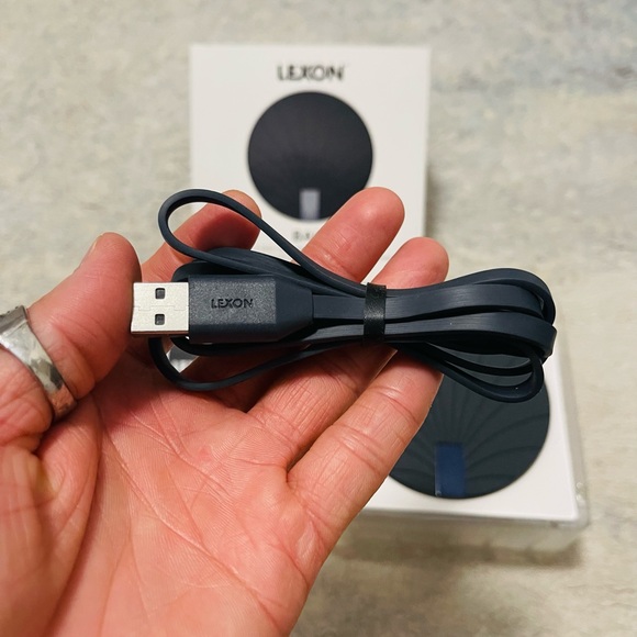 Like New Lexon LL127 BALI Wireless Power Bank 500 mAh With 10W Wireless Charging - Picture 11 of 12